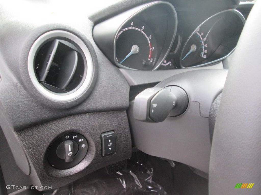 2015 Fiesta SE Hatchback - Oxford White / Charcoal Black photo #27
