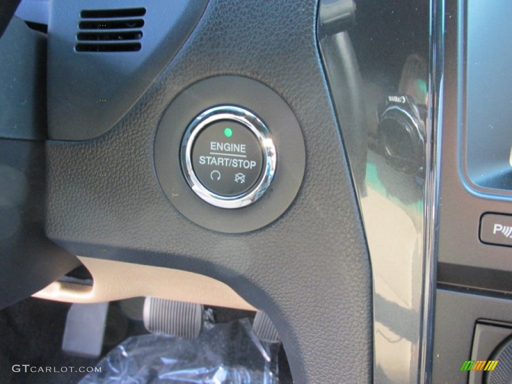 2016 Ford Explorer XLT Controls Photo #105886110