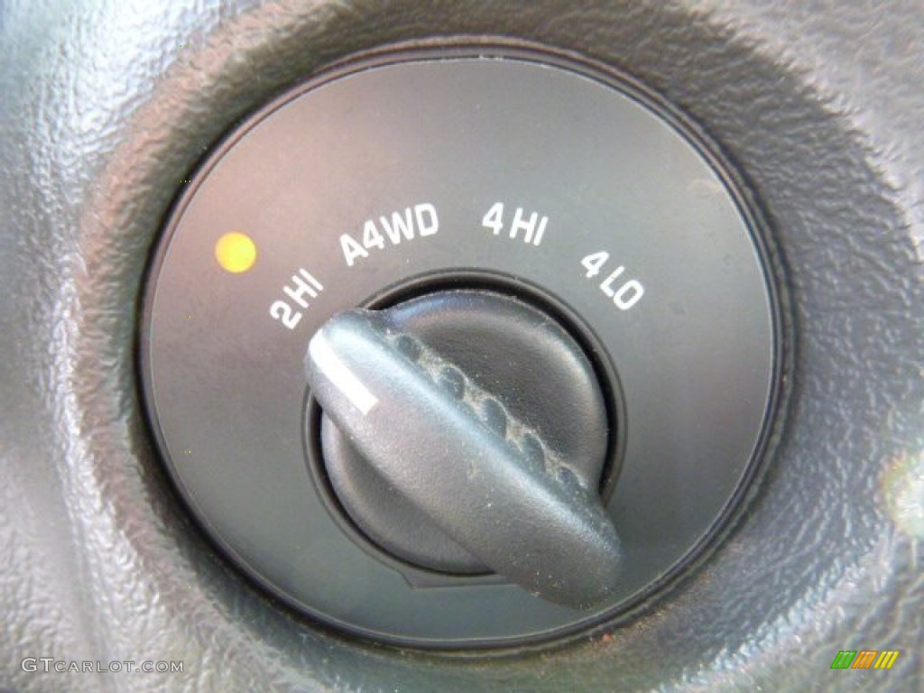 2002 TrailBlazer EXT LT 4x4 - Light Pewter Metallic / Dark Pewter photo #17