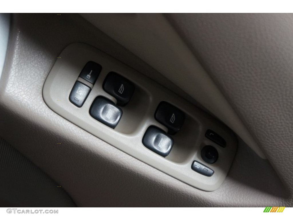 2005 XC90 2.5T AWD - Ruby Red Metallic / Taupe/Light Taupe photo #13