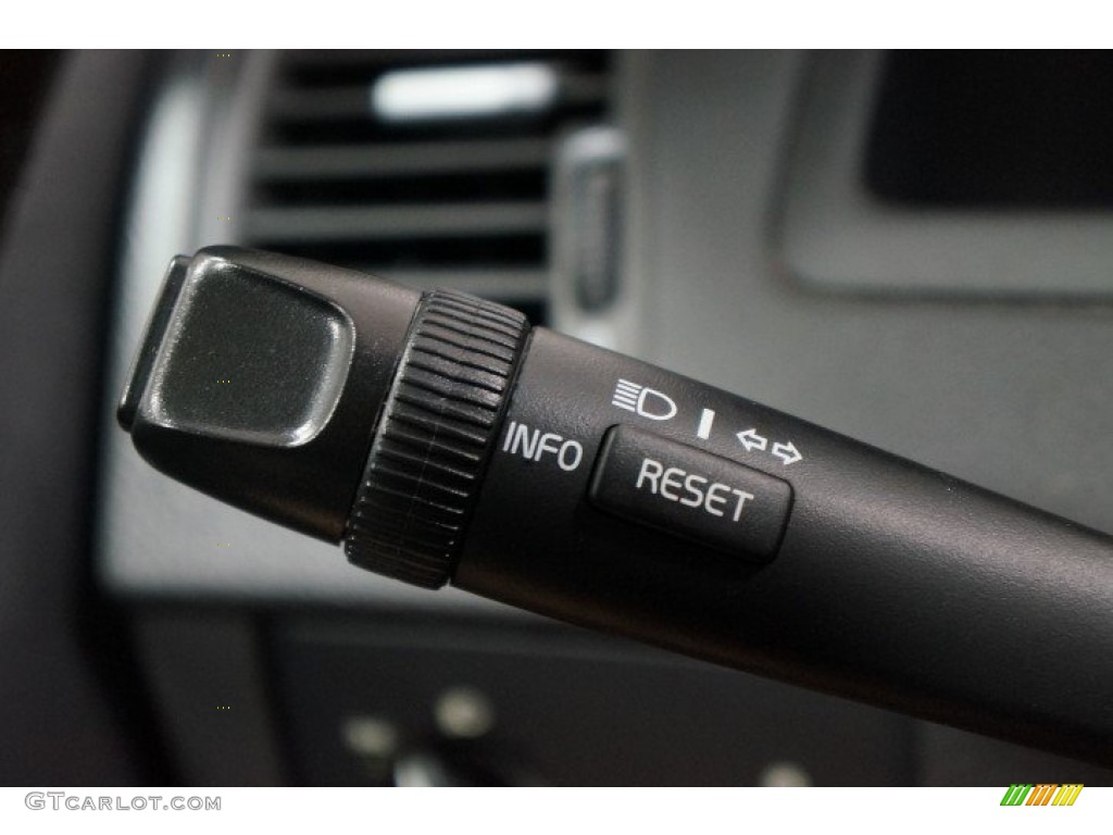 2005 XC90 V8 AWD - Silver Metallic / Graphite photo #26