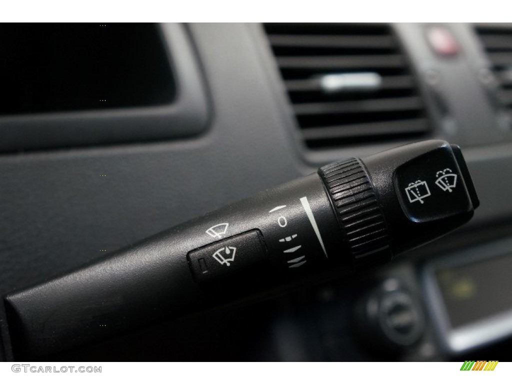 2005 XC90 V8 AWD - Silver Metallic / Graphite photo #27