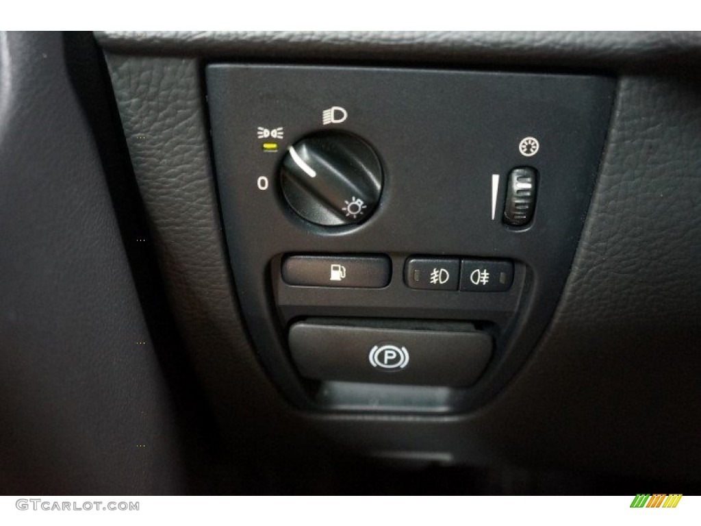 2005 XC90 V8 AWD - Silver Metallic / Graphite photo #28