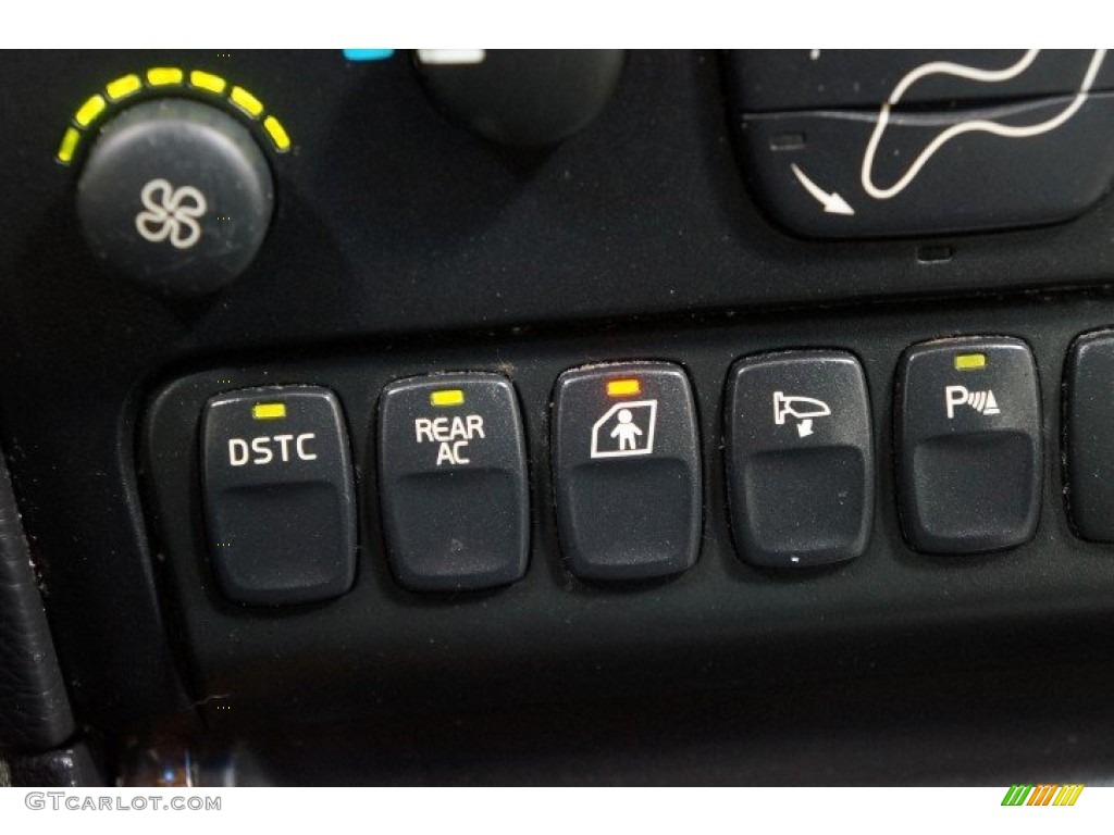 2005 XC90 V8 AWD - Silver Metallic / Graphite photo #33