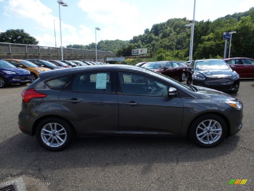 2015 Focus SE Hatchback - Magnetic Metallic / Charcoal Black photo #1