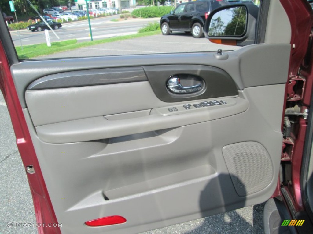 2004 Envoy XUV SLT 4x4 - Magnetic Red Metallic / Dark Pewter photo #12