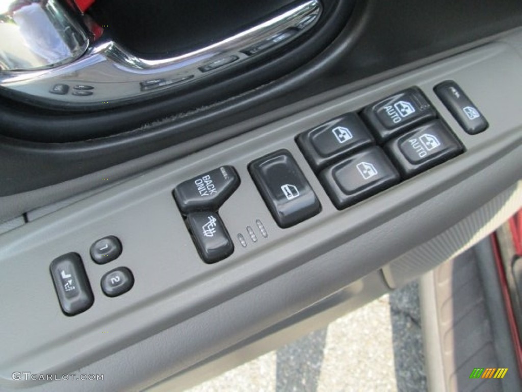 2004 Envoy XUV SLT 4x4 - Magnetic Red Metallic / Dark Pewter photo #13
