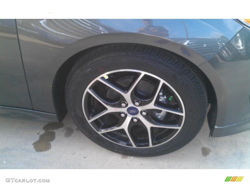 2015 Focus SE Sedan - Magnetic Metallic / Charcoal Black photo #4