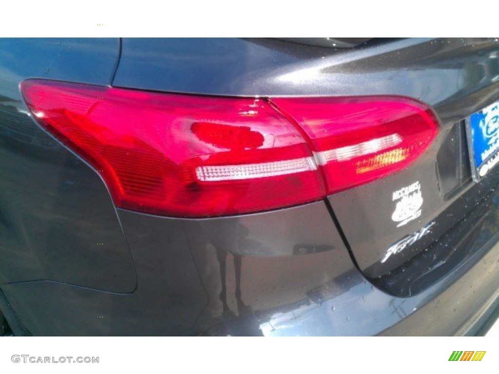 2015 Focus SE Sedan - Magnetic Metallic / Charcoal Black photo #10