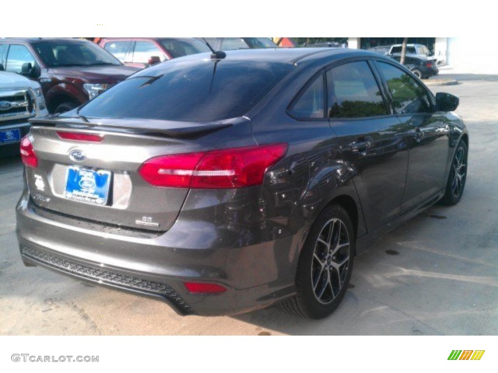 2015 Focus SE Sedan - Magnetic Metallic / Charcoal Black photo #12