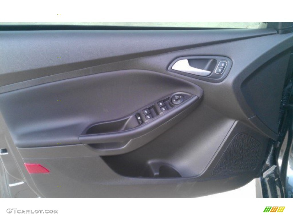 2015 Focus SE Sedan - Magnetic Metallic / Charcoal Black photo #26