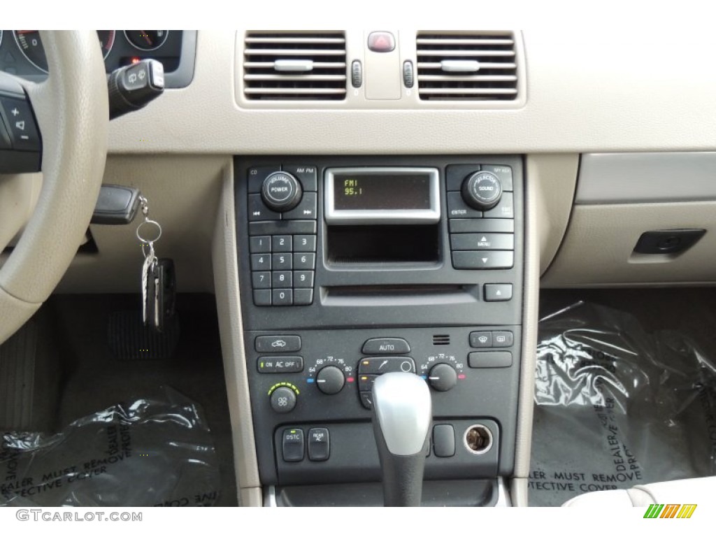 2006 XC90 V8 AWD - Willow Green Metallic / Taupe/Light Taupe photo #12