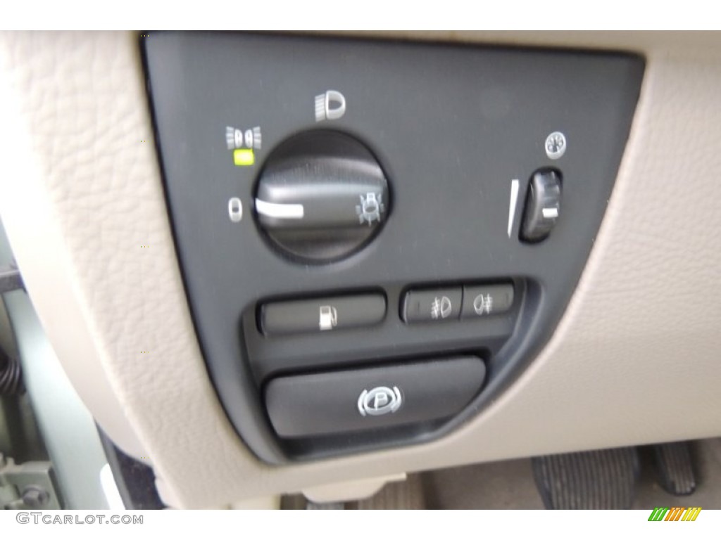 2006 XC90 V8 AWD - Willow Green Metallic / Taupe/Light Taupe photo #32
