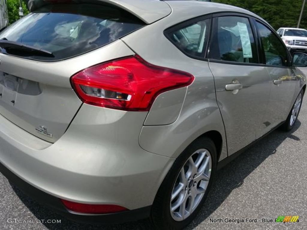 2015 Focus SE Hatchback - Tectonic Metallic / Charcoal Black photo #37