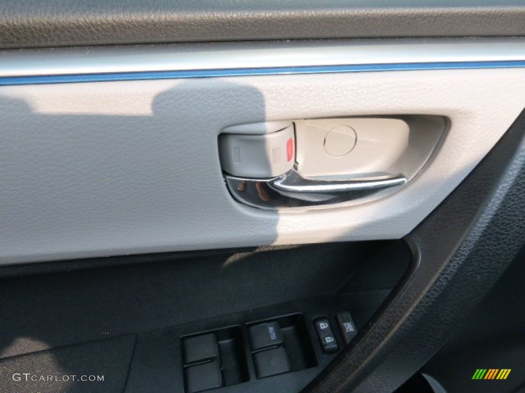 2014 Corolla LE - Classic Silver Metallic / Ash photo #19