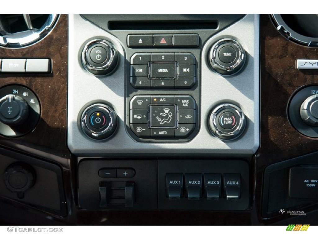 2016 Ford F250 Super Duty Platinum Crew Cab 4x4 Controls Photo #105931804
