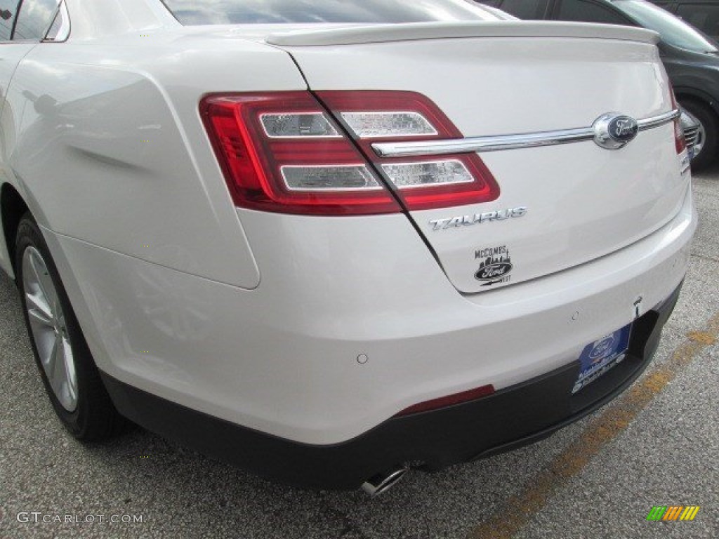 2015 Taurus SEL - White Platinum Metallic / Charcoal Black photo #9