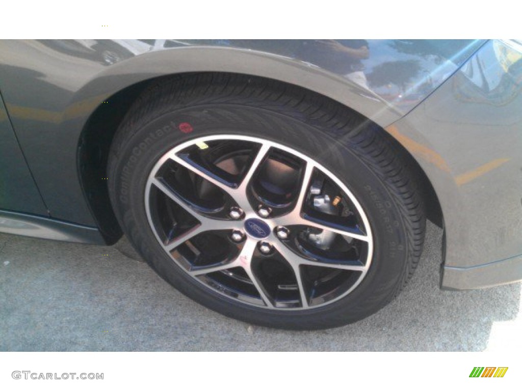 2015 Focus SE Sedan - Magnetic Metallic / Charcoal Black photo #4