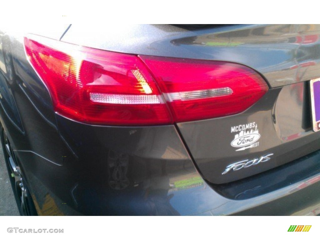 2015 Focus SE Sedan - Magnetic Metallic / Charcoal Black photo #9