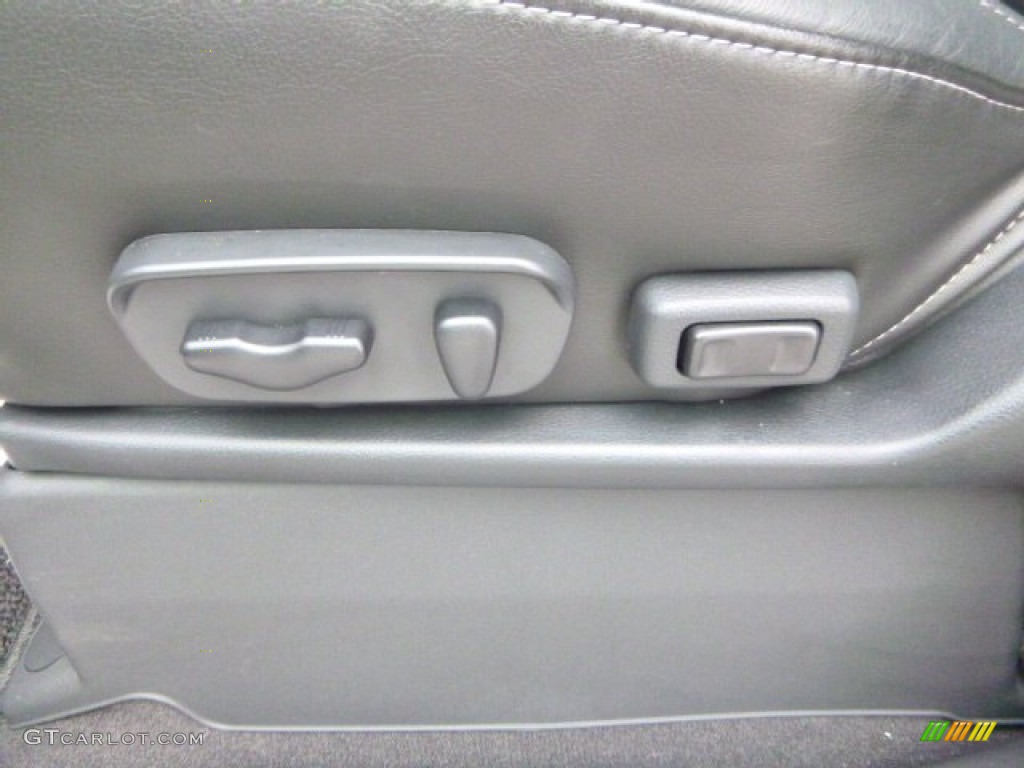 2015 Nissan Armada Platinum 4x4 Controls Photo #105949231