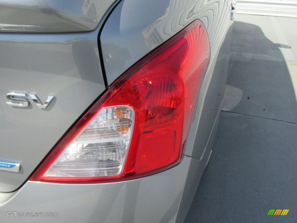 2014 Versa 1.6 S Sedan - Magnetic Gray / Charcoal photo #11