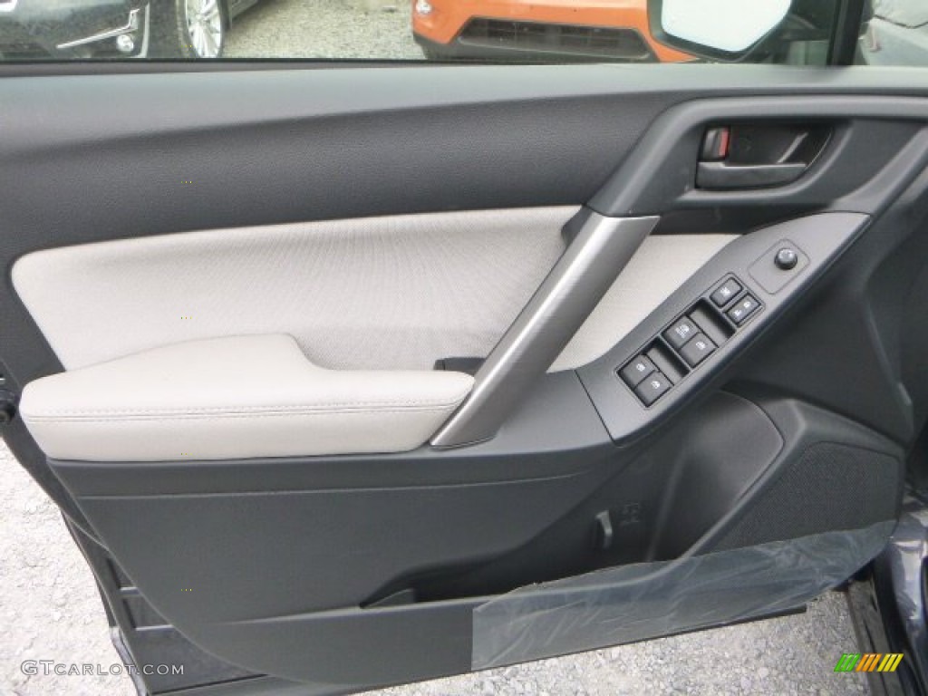 2016 Subaru Forester 2.5i Premium Gray Door Panel Photo #105961671