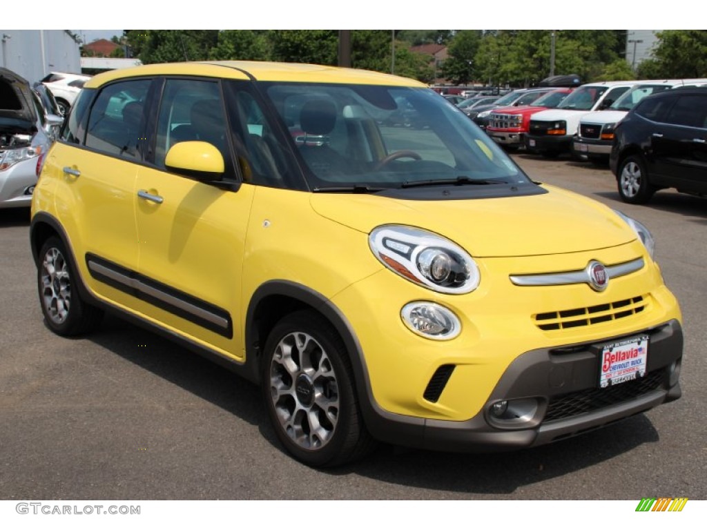 2014 500L Trekking - Giallo (Yellow) / Black/Marrone (Black/Brown) photo #3
