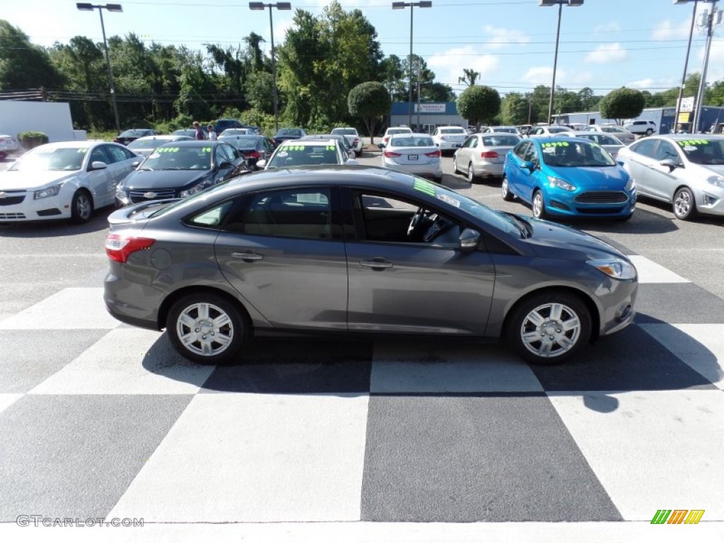 2013 Focus SE Sedan - Sterling Gray / Medium Light Stone photo #3