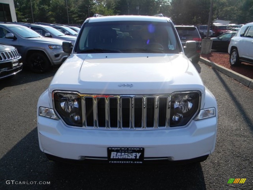 2012 Liberty Jet 4x4 - Bright White / Dark Slate Gray photo #2