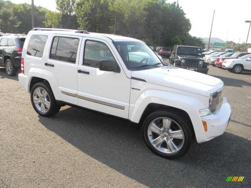2012 Liberty Jet 4x4 - Bright White / Dark Slate Gray photo #3