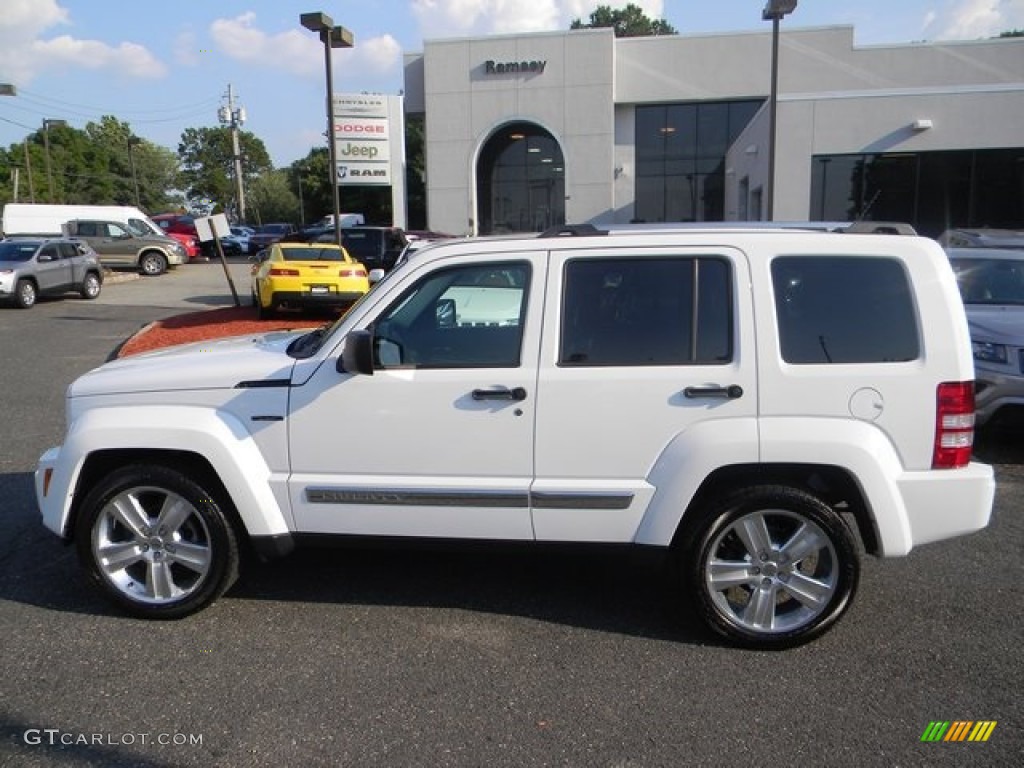 2012 Liberty Jet 4x4 - Bright White / Dark Slate Gray photo #5
