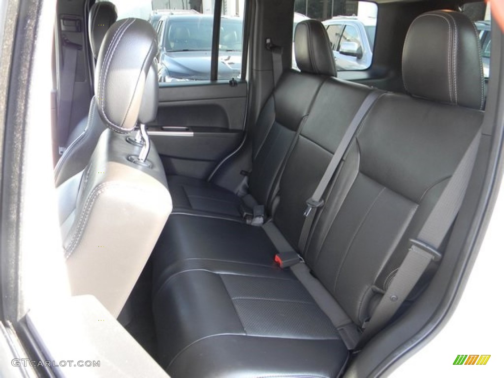 2012 Liberty Jet 4x4 - Bright White / Dark Slate Gray photo #10