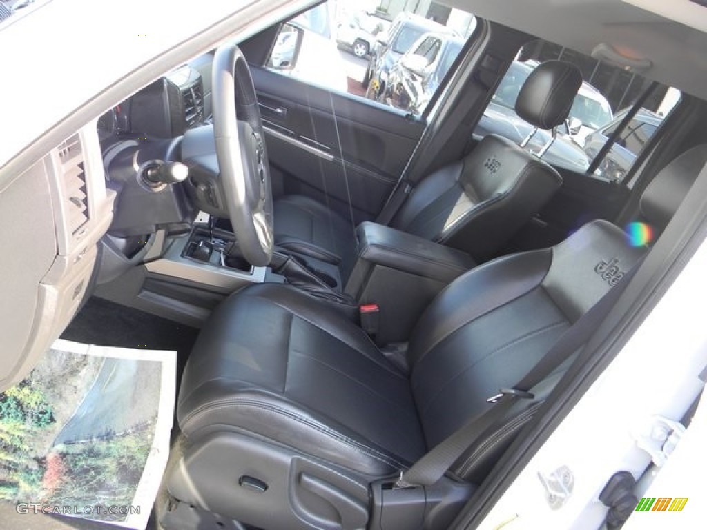 2012 Liberty Jet 4x4 - Bright White / Dark Slate Gray photo #12