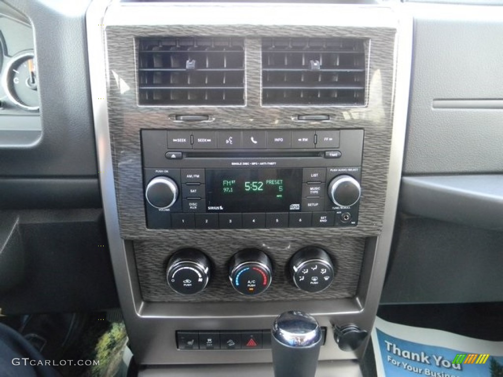 2012 Liberty Jet 4x4 - Bright White / Dark Slate Gray photo #16