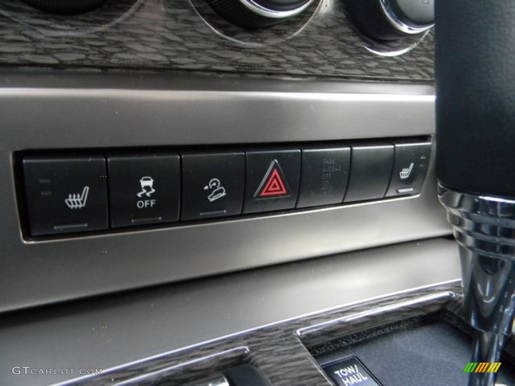 2012 Liberty Jet 4x4 - Bright White / Dark Slate Gray photo #17