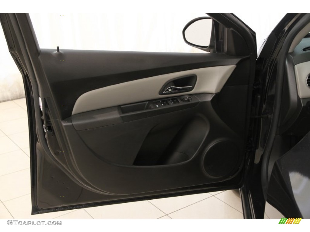 2013 Cruze ECO - Black Granite Metallic / Medium Titanium photo #4