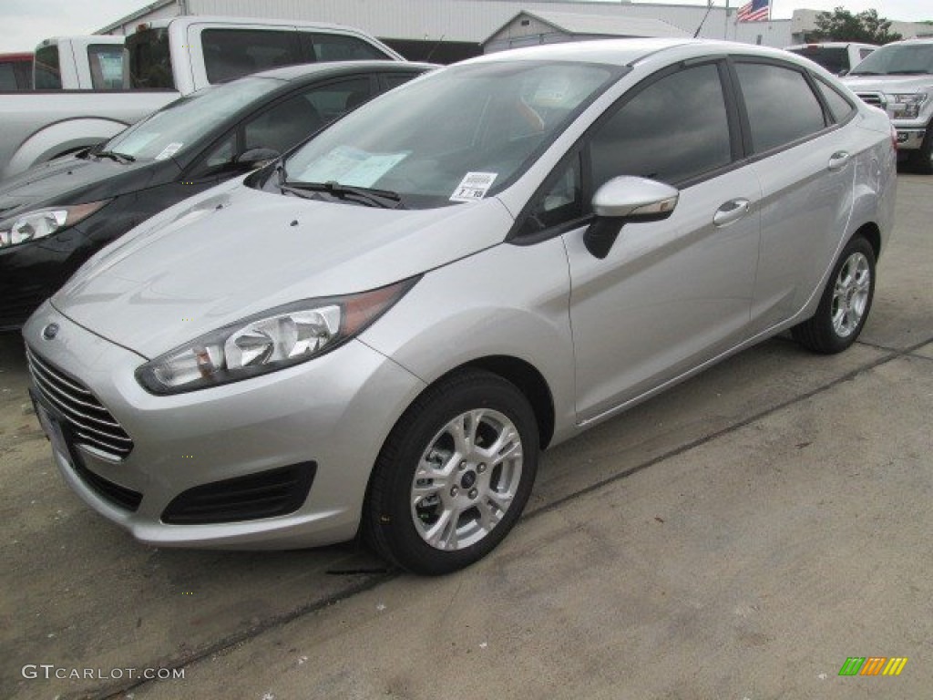 2015 Fiesta SE Sedan - Ingot Silver Metallic / Charcoal Black photo #5