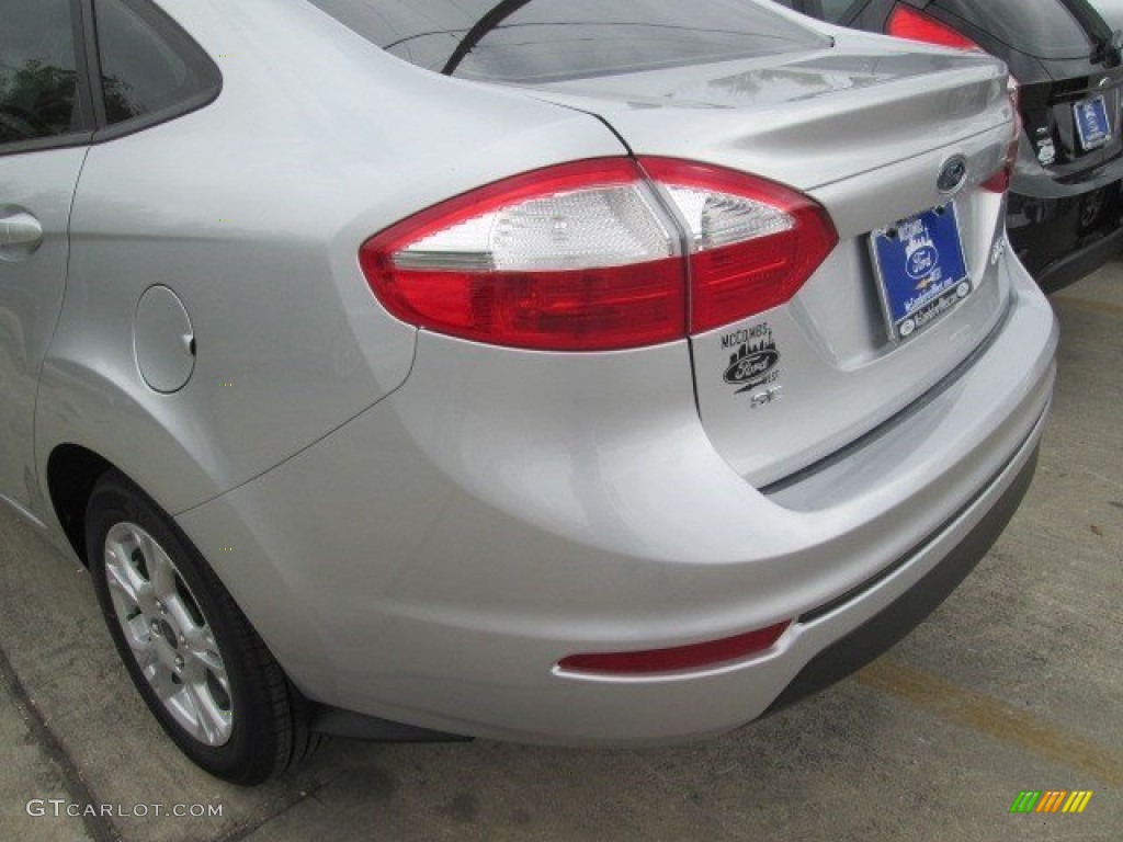 2015 Fiesta SE Sedan - Ingot Silver Metallic / Charcoal Black photo #8