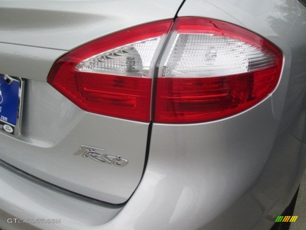 2015 Fiesta SE Sedan - Ingot Silver Metallic / Charcoal Black photo #11