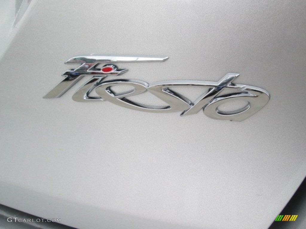 2015 Fiesta SE Sedan - Ingot Silver Metallic / Charcoal Black photo #13
