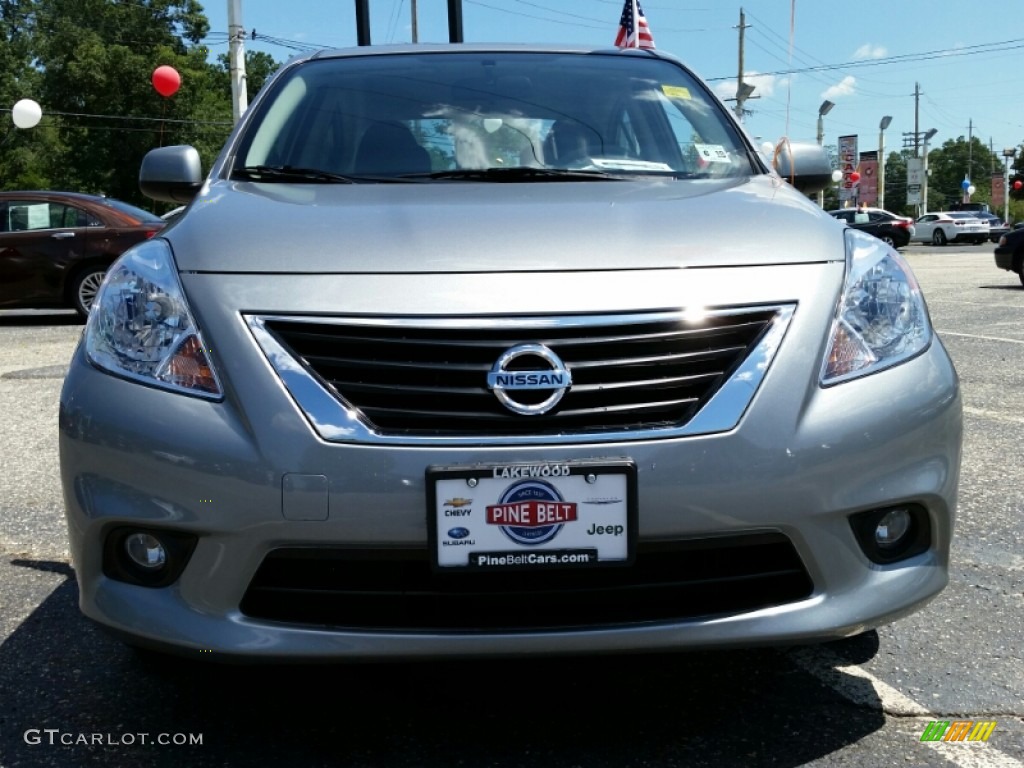 2013 Versa 1.6 SL Sedan - Magnetic Gray / Charcoal photo #2