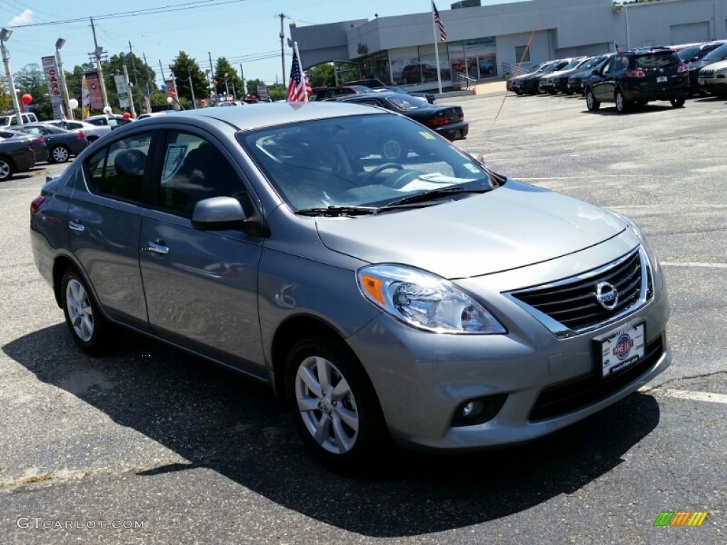 2013 Versa 1.6 SL Sedan - Magnetic Gray / Charcoal photo #3