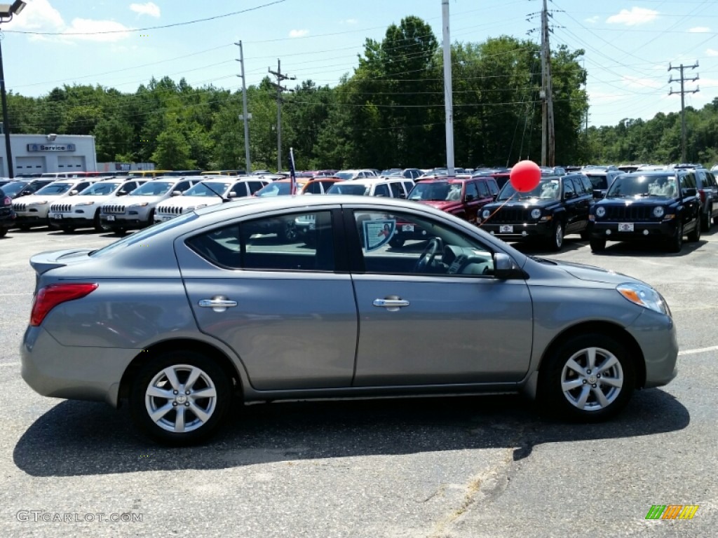 2013 Versa 1.6 SL Sedan - Magnetic Gray / Charcoal photo #5