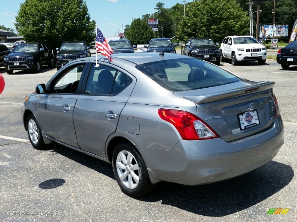 2013 Versa 1.6 SL Sedan - Magnetic Gray / Charcoal photo #10