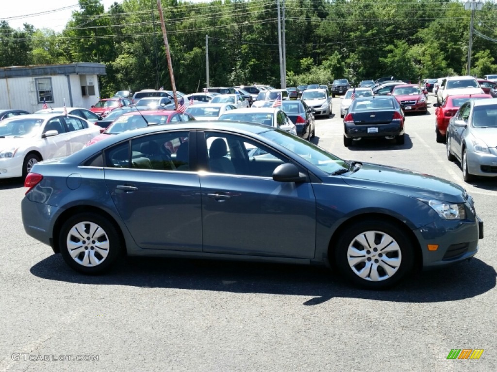 2012 Cruze LS - Blue Granite Metallic / Jet Black/Medium Titanium photo #5