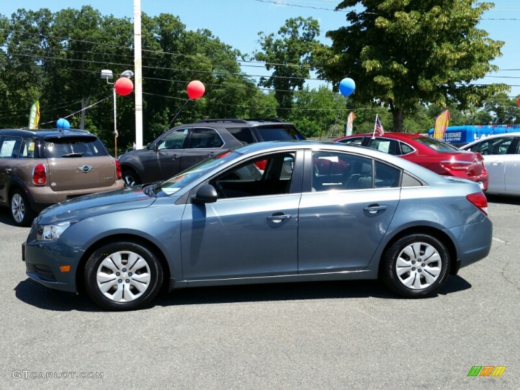 2012 Cruze LS - Blue Granite Metallic / Jet Black/Medium Titanium photo #10