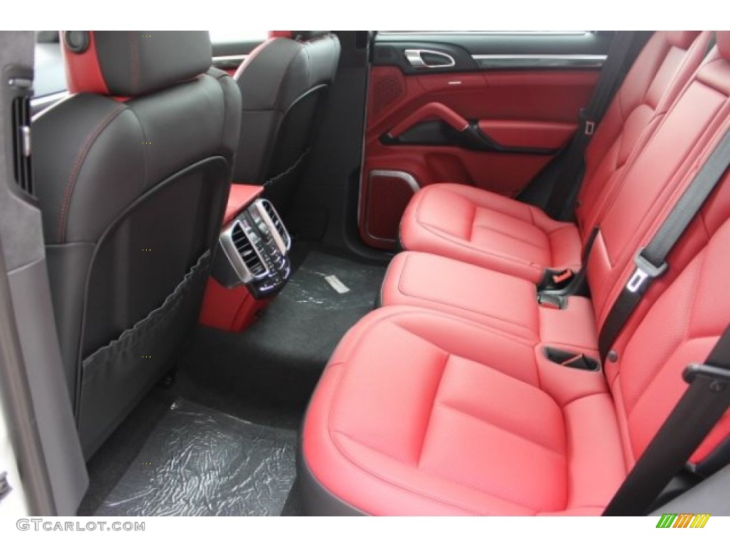 Black/Garnet Red Interior 2016 Porsche Cayenne Turbo S Photo #106014522