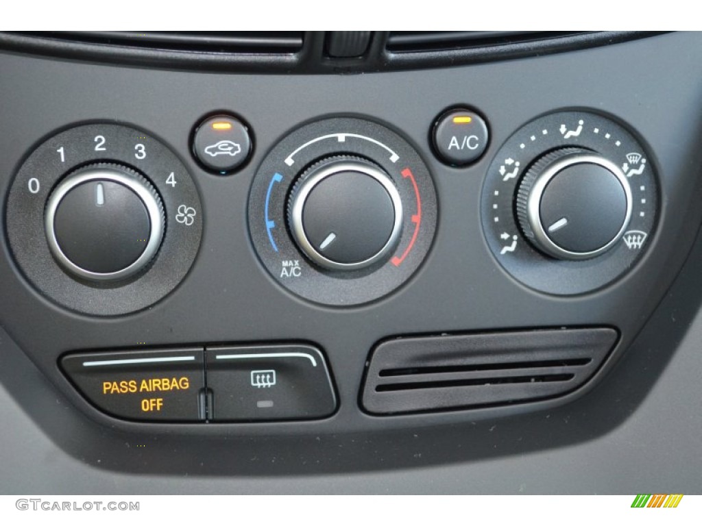 2016 Ford Escape S Controls Photo #106019036