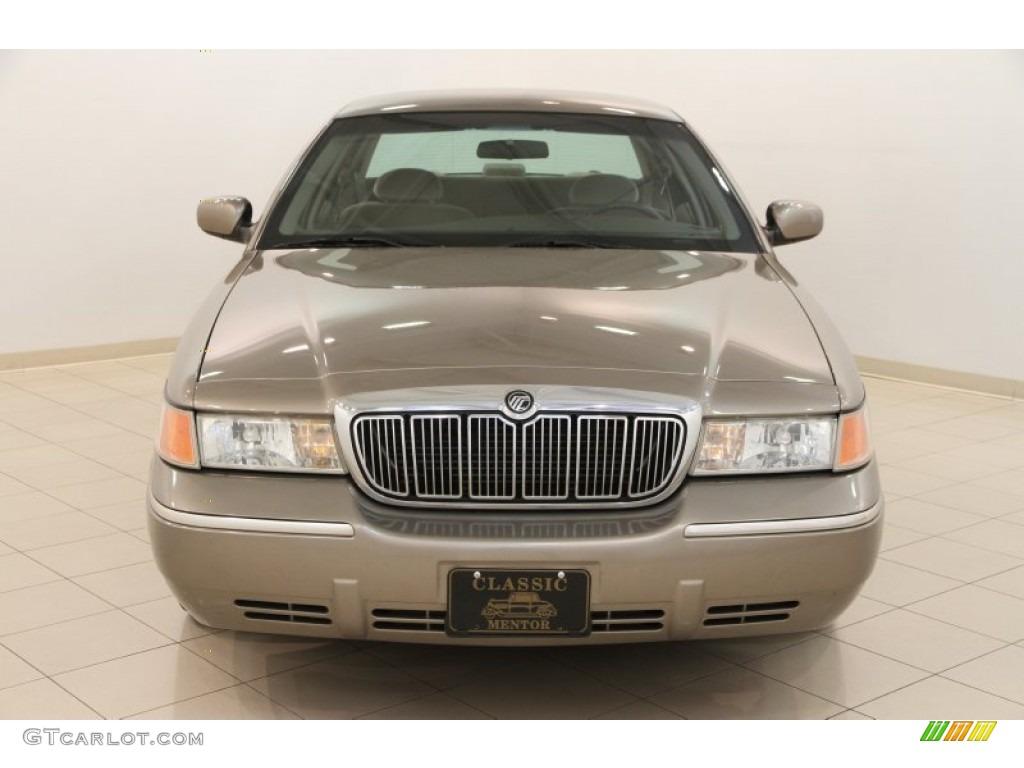 2002 Grand Marquis GS - Arizona Beige Metallic / Medium Parchment photo #2