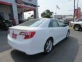 Super White - Camry SE Photo No. 8